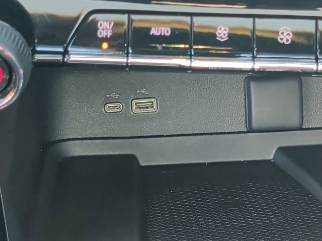 Used 2026 Chevrolet Traverse Z71 image 6