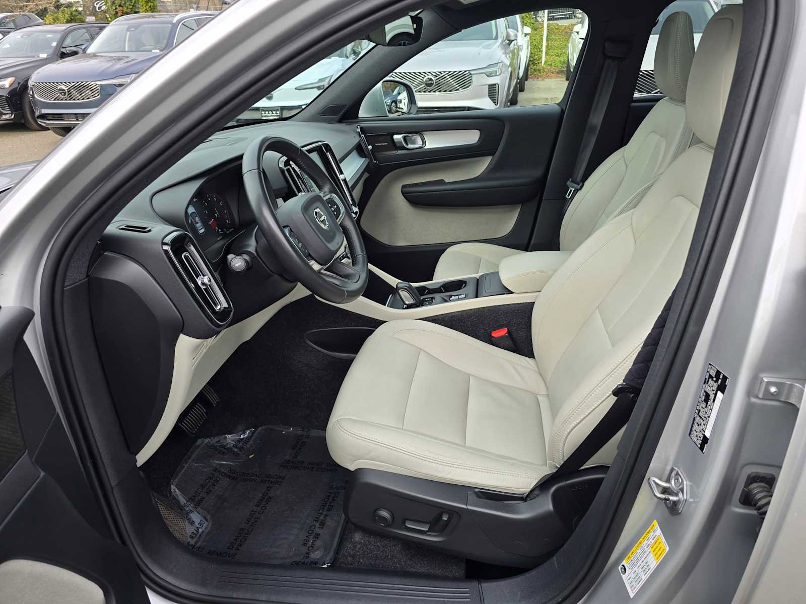 Used 2019 Volvo XC40 T5 Momentum image 20