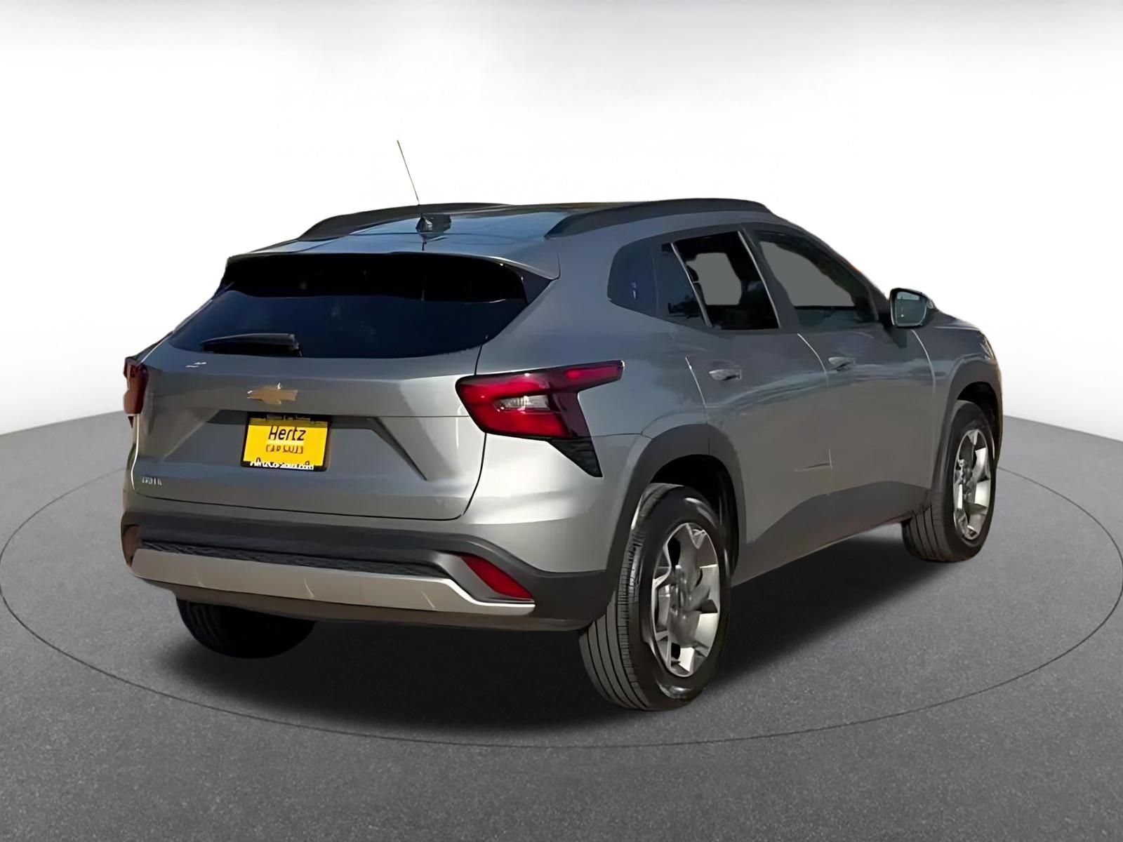 Used 2025 Chevrolet Trax LT FWD image 14
