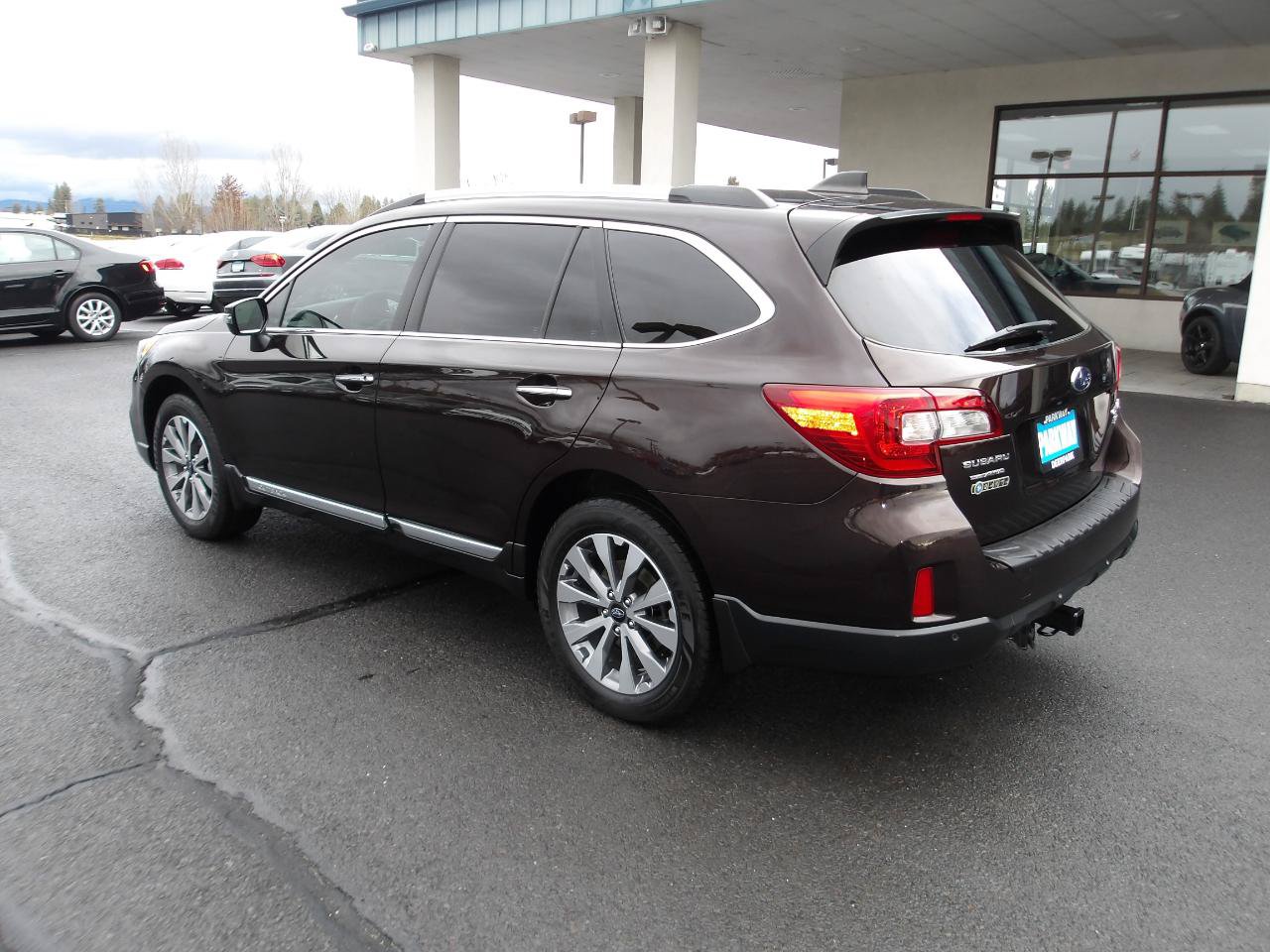 Used 2017 Subaru Outback 3.6R Touring w/ Popular Package #5A AWD/4WD image 3