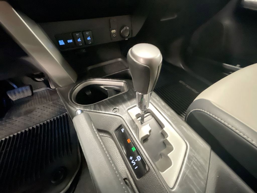 Used 2018 Toyota RAV4 Platinum image 16