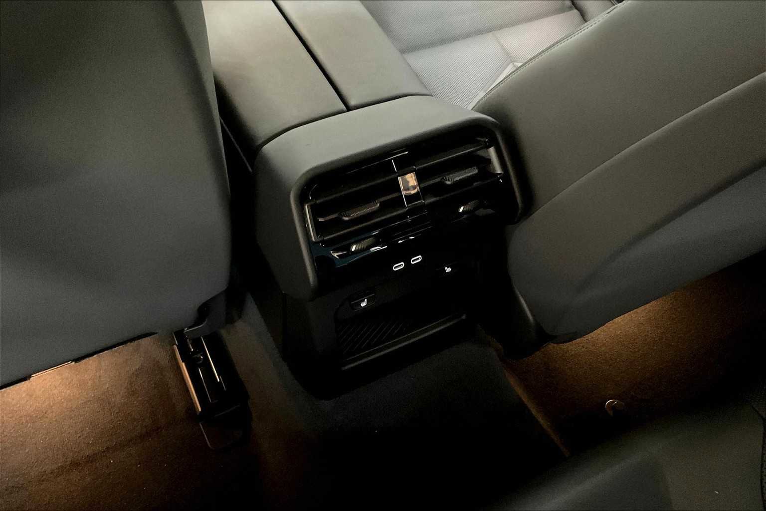 Used 2025 BMW i5 xDrive40 w/ Executive Package image 38