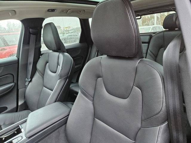 Used 2021 Volvo XC60 T5 Momentum w/ Advanced Package image 14