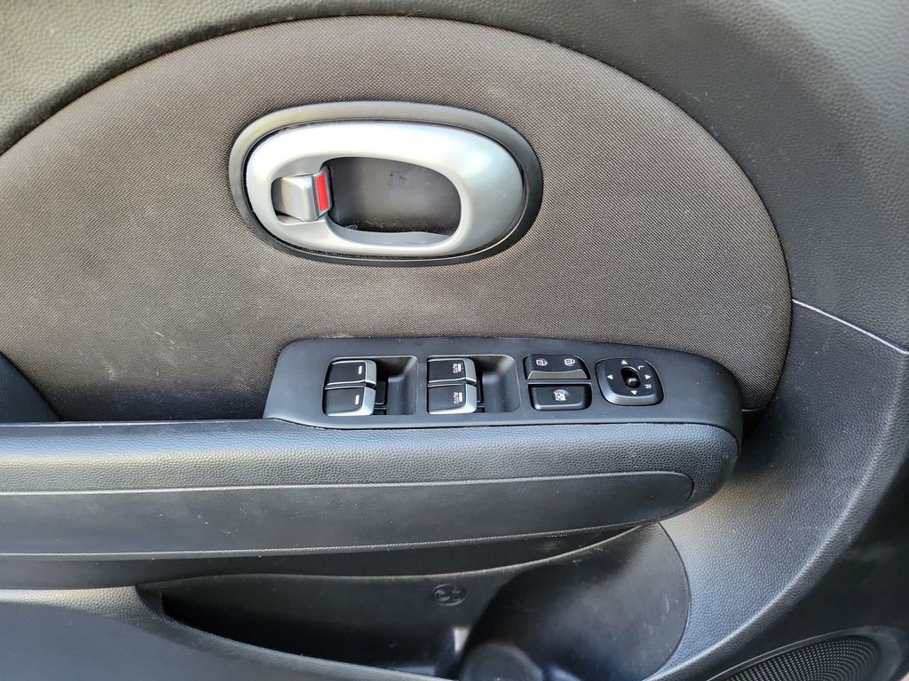 Used 2019 Kia Soul + image 26