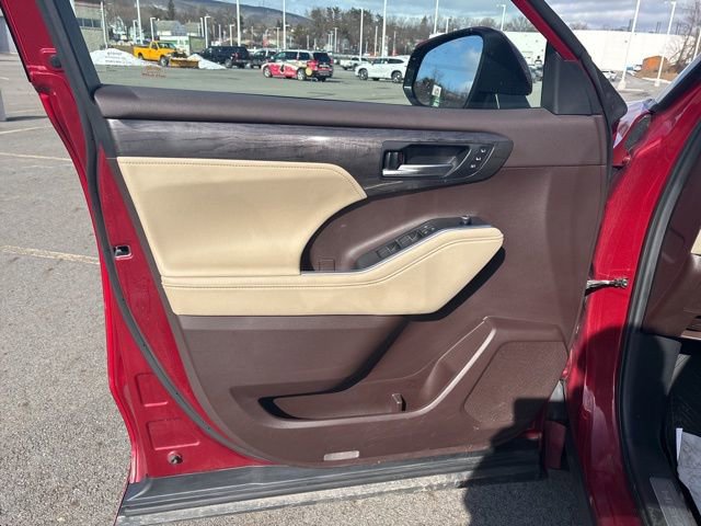 Used 2020 Toyota Highlander Limited image 46