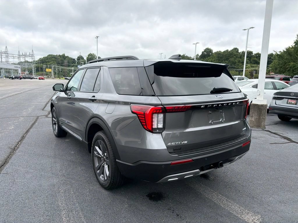 Used 2025 Ford Explorer Active w/ Active Comfort Package AWD/4WD image 5
