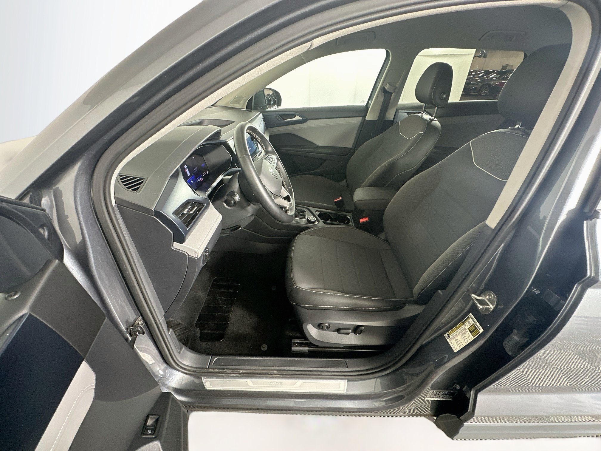 Used 2024 Volkswagen Taos SE AWD/4WD image 13
