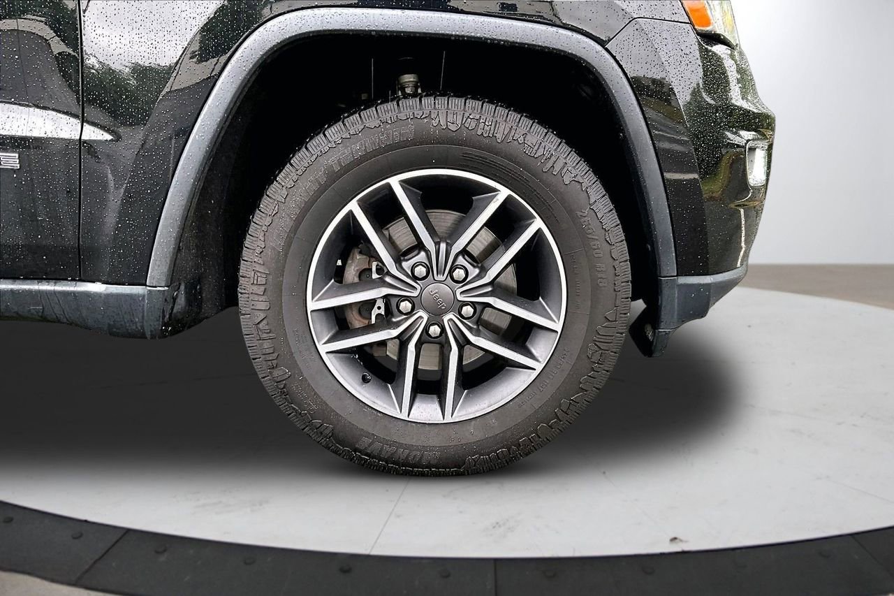 Used 2019 Jeep Grand Cherokee Limited AWD/4WD image 34