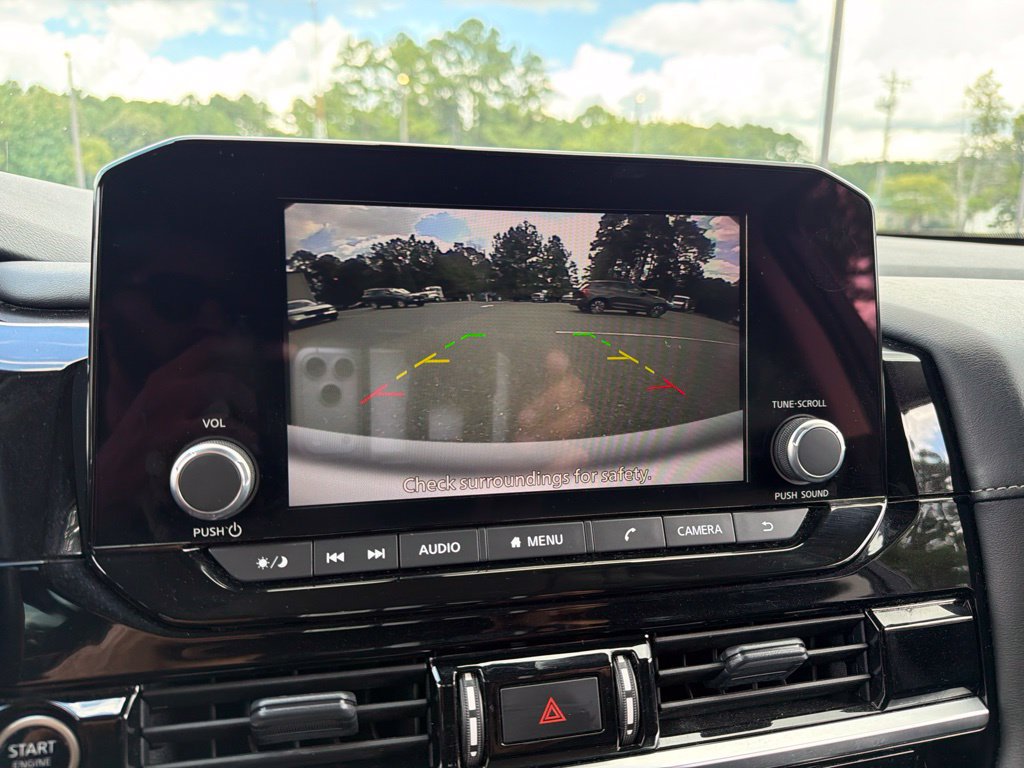 Used 2024 Nissan Pathfinder SV FWD image 11