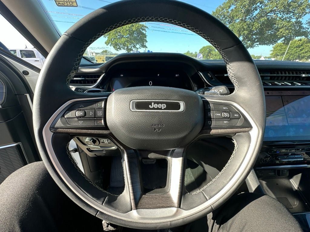 Used 2023 Jeep Grand Cherokee L Limited w/ Luxury Tech Group II AWD/4WD image 12