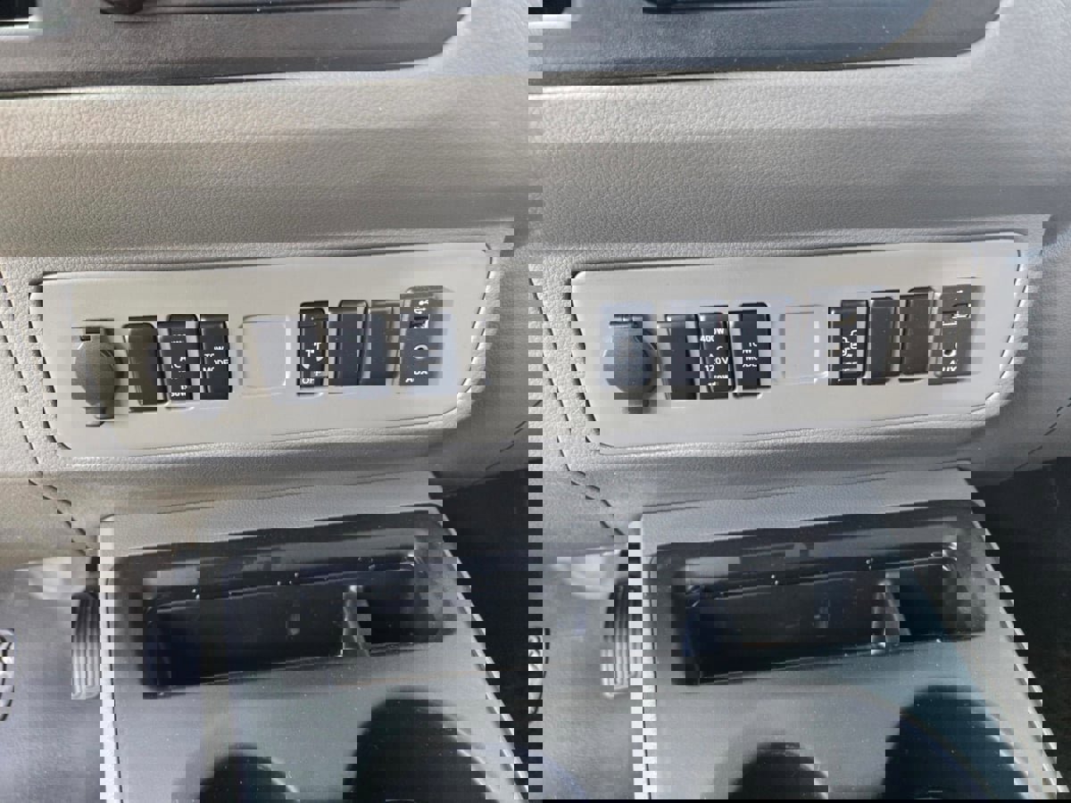 Used 2018 Nissan NV 3500 SL w/ Navigation Package image 19