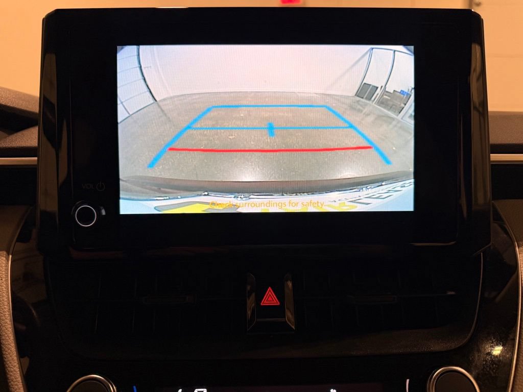 Used 2025 Toyota Corolla LE FWD image 21