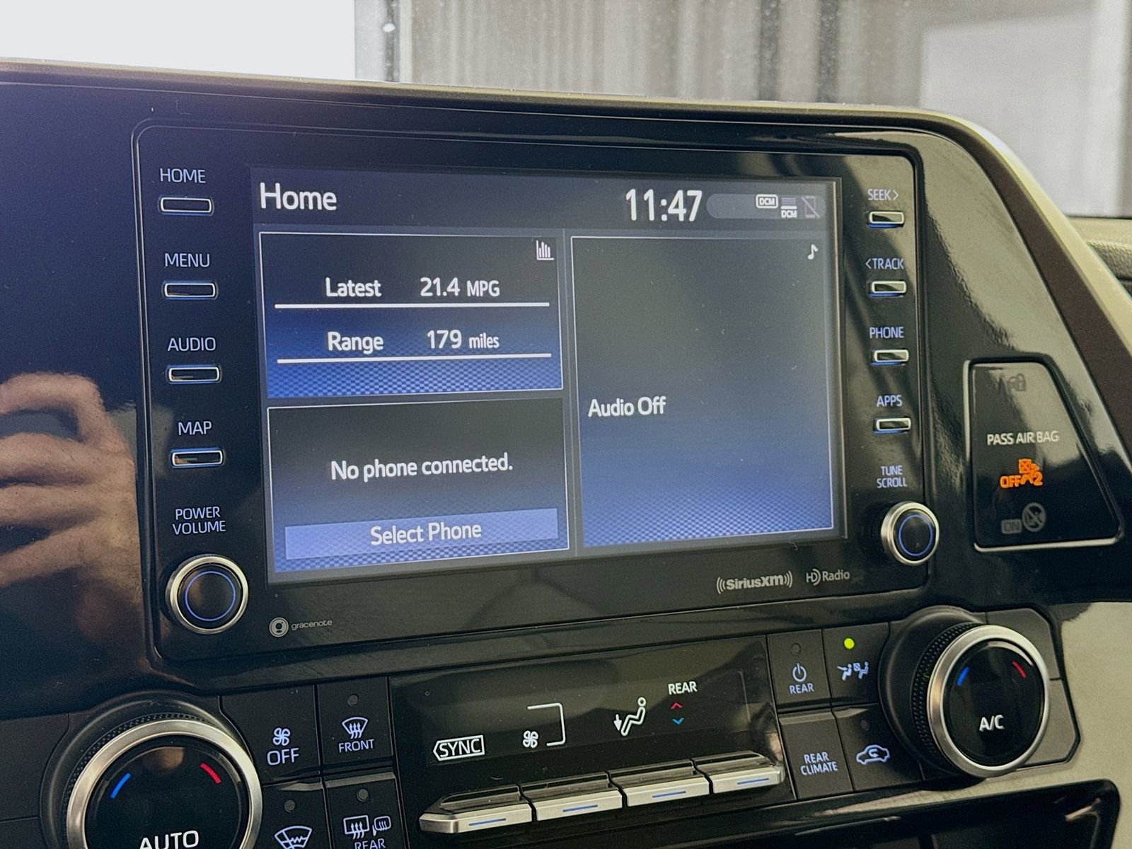 Used 2022 Toyota Highlander LE AWD/4WD image 10