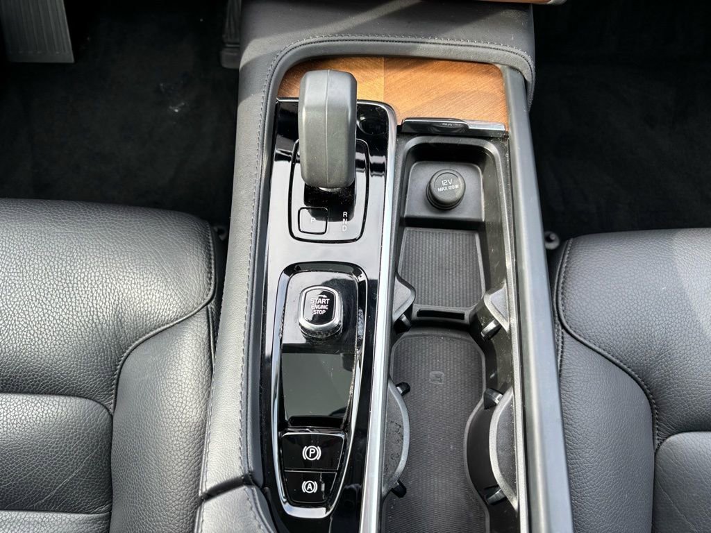 Used 2024 Volvo XC90 B6 Plus image 27