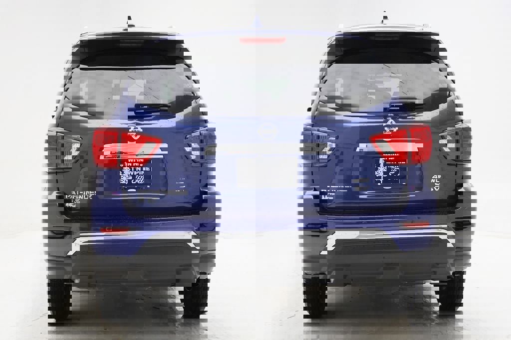 Used 2020 Nissan Pathfinder SV image 8