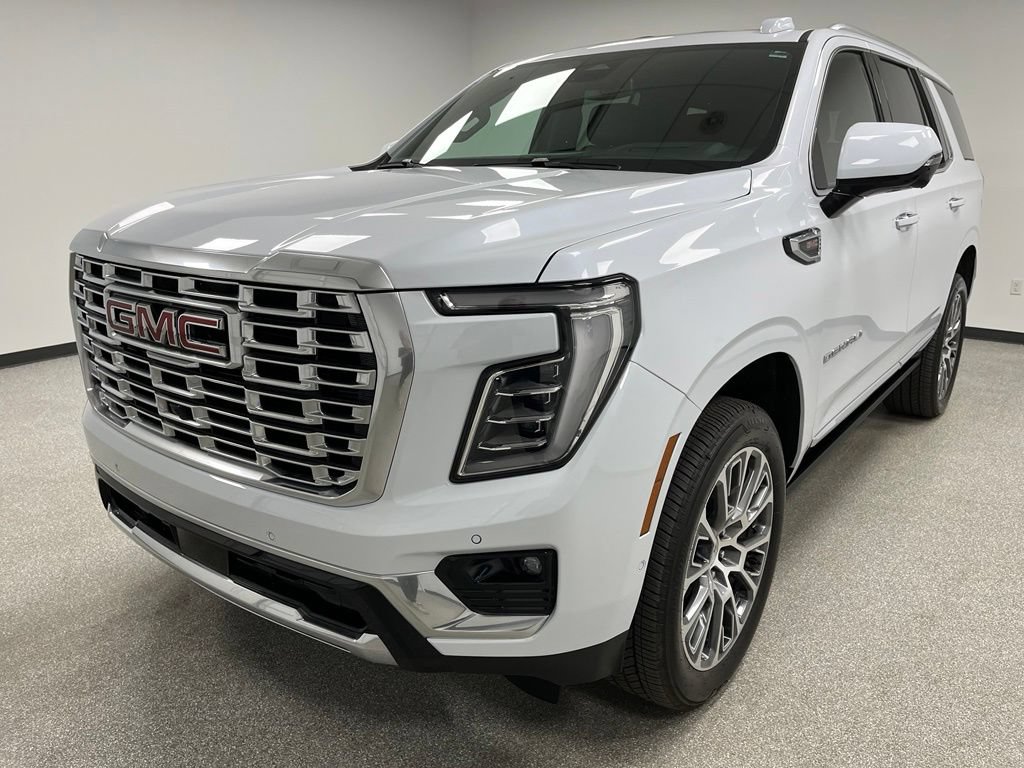 Used 2026 GMC Yukon Denali w/ Sun & Power Step Package AWD/4WD image 4