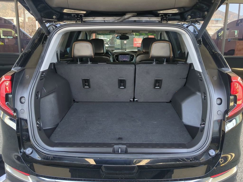 Used 2022 GMC Terrain AT4 w/ Tech Package image 29