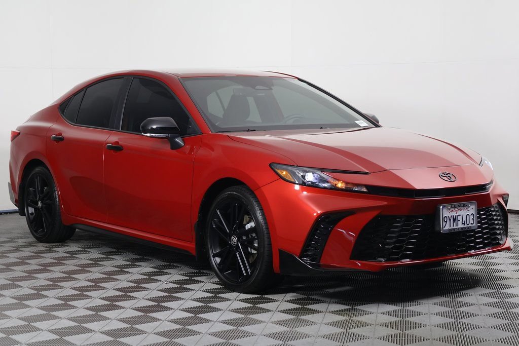Used 2026 Toyota Camry Hybrid w/ Multimedia Upgrade Package FWD image 3