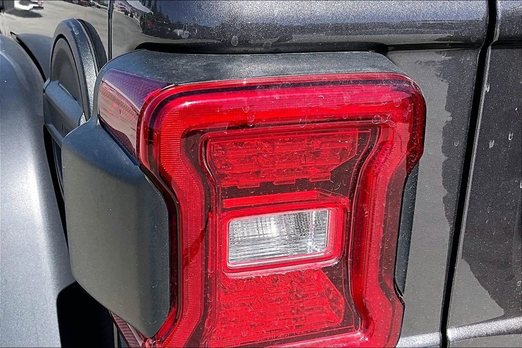 Certified 2025 Jeep Wrangler Unlimited Rubicon w/ Convenience Group AWD/4WD image 34