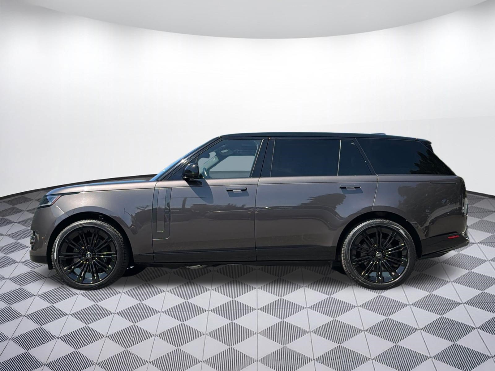 Used 2023 Land Rover Range Rover Long Wheelbase First Edition AWD/4WD image 2