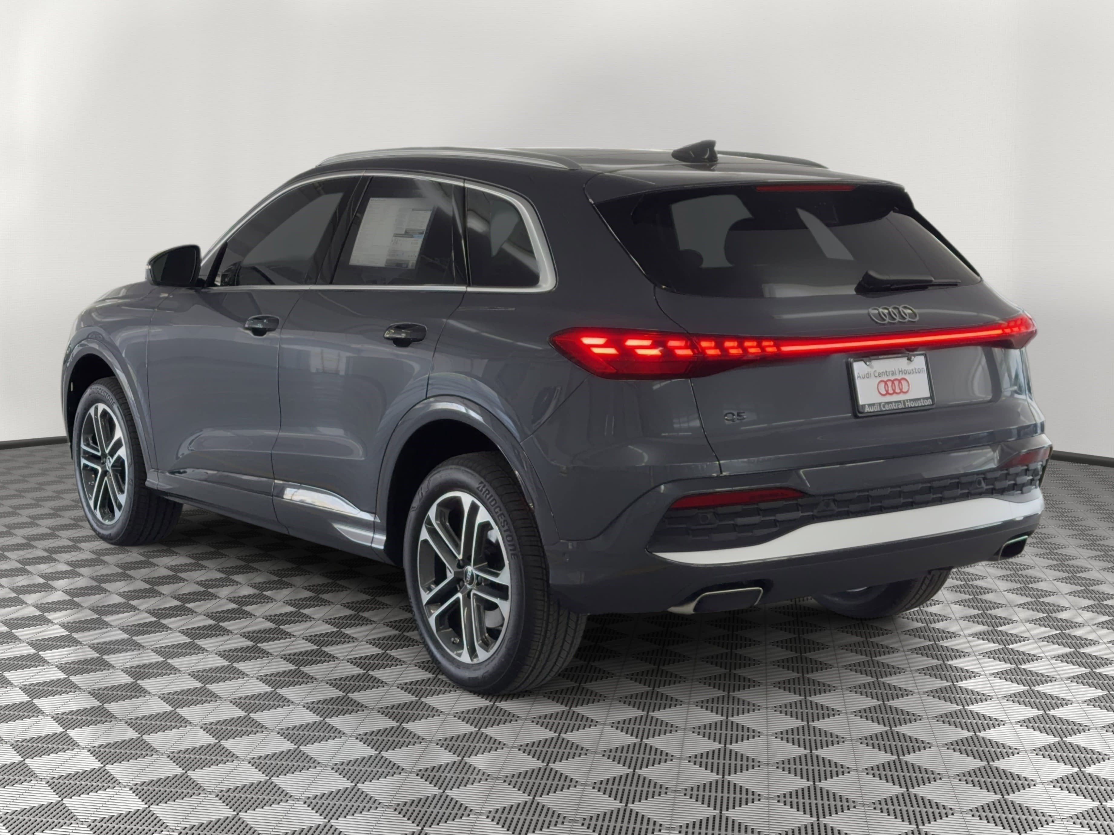 New 2026 Audi Q5 Premium image 3