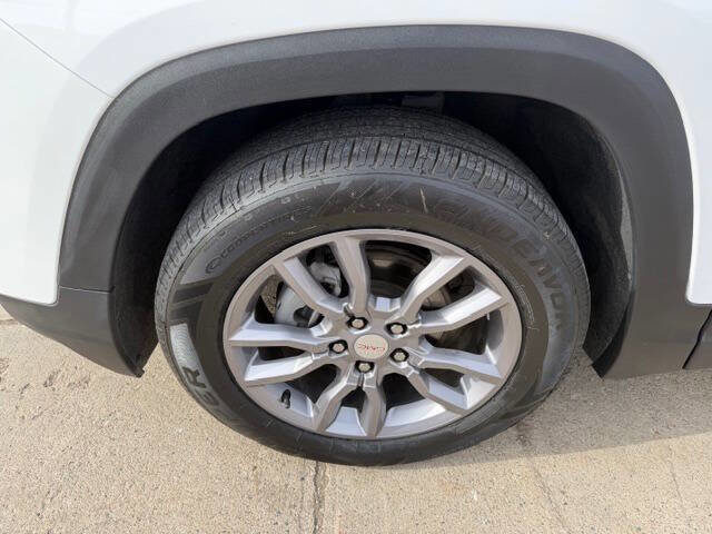 Used 2024 GMC Terrain SLT image 9