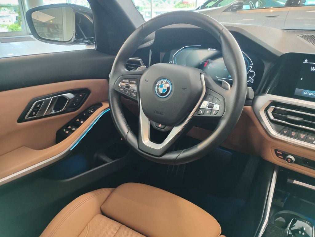 Used 2022 BMW 330e xDrive w/ Driving Assistance Package AWD/4WD image 13