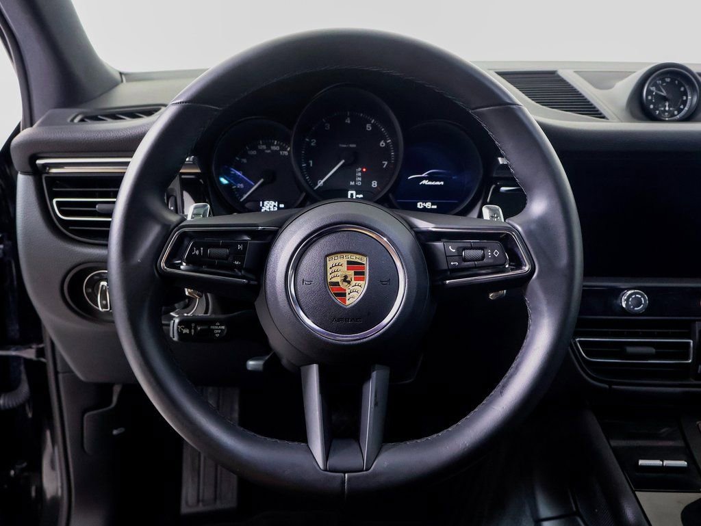 Certified 2025 Porsche Macan AWD/4WD image 9