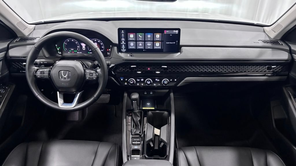Used 2023 Honda Accord Touring image 2
