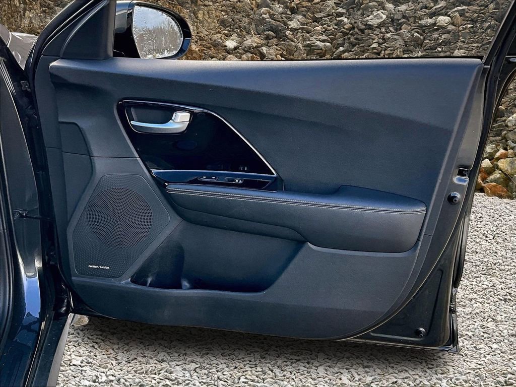 Used 2022 Kia Niro EX w/ Cold Weather Package image 21