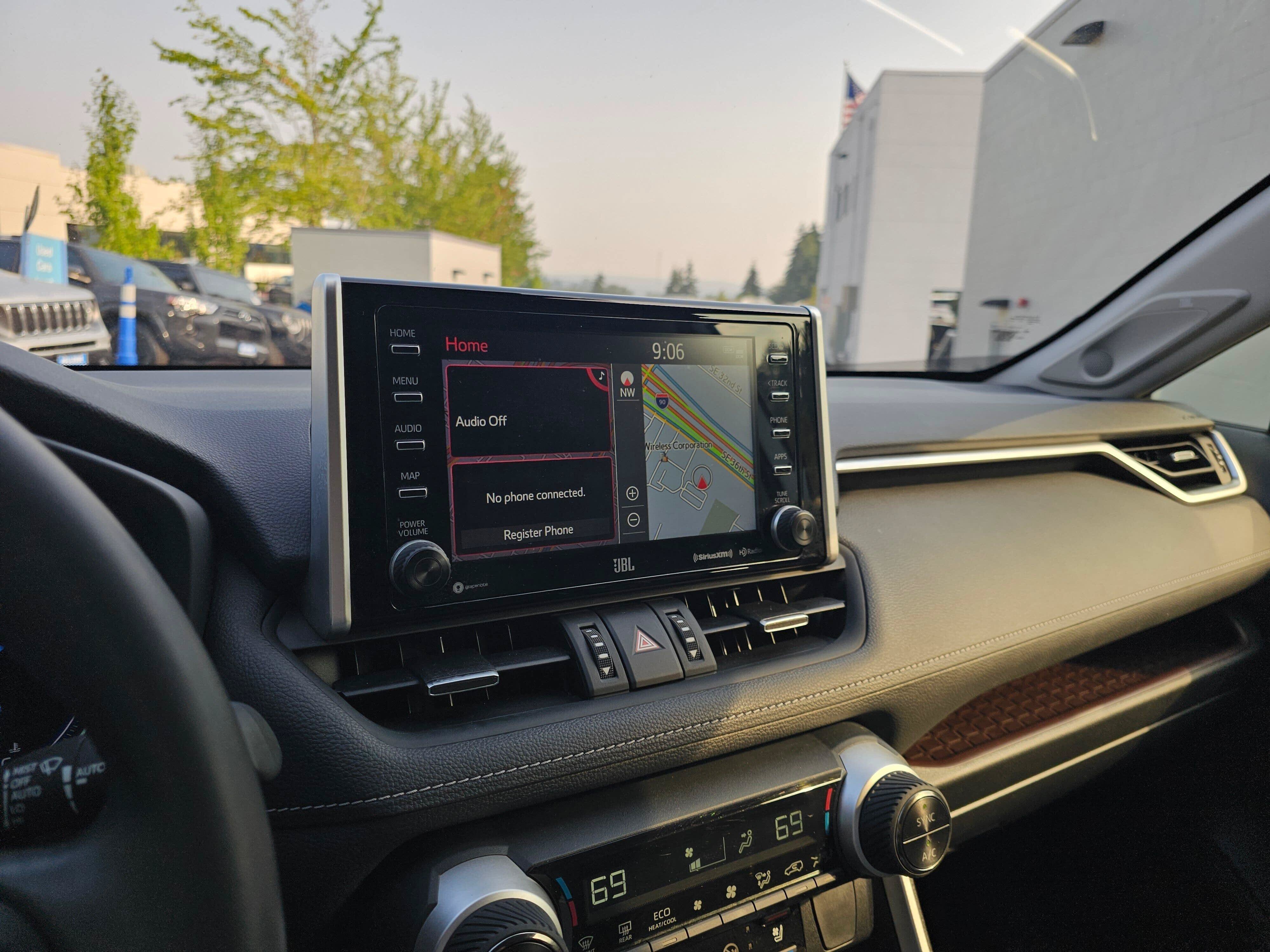 Used 2020 Toyota RAV4 Limited AWD/4WD image 28