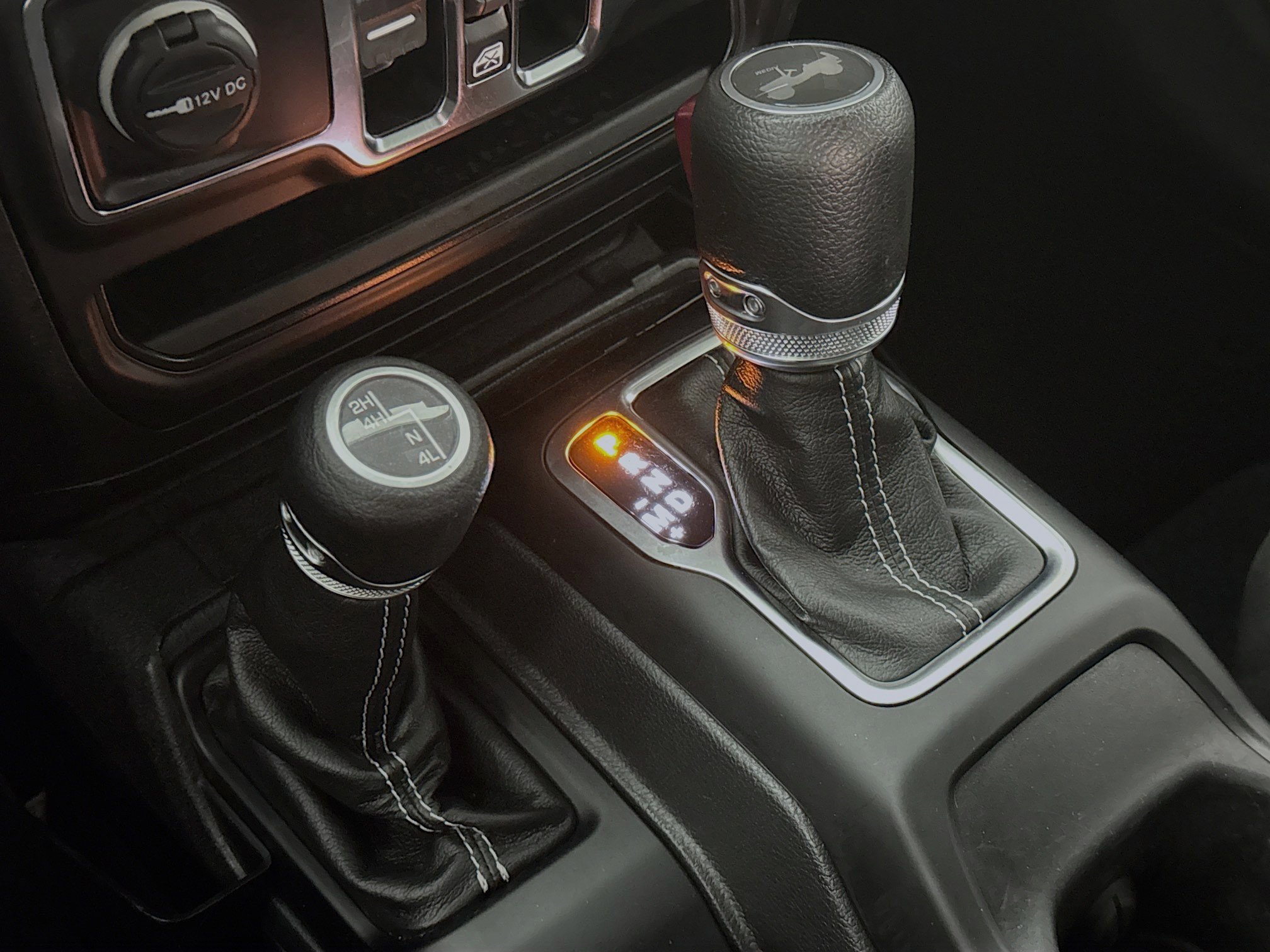 Used 2022 Jeep Wrangler Unlimited Sahara AWD/4WD image 17