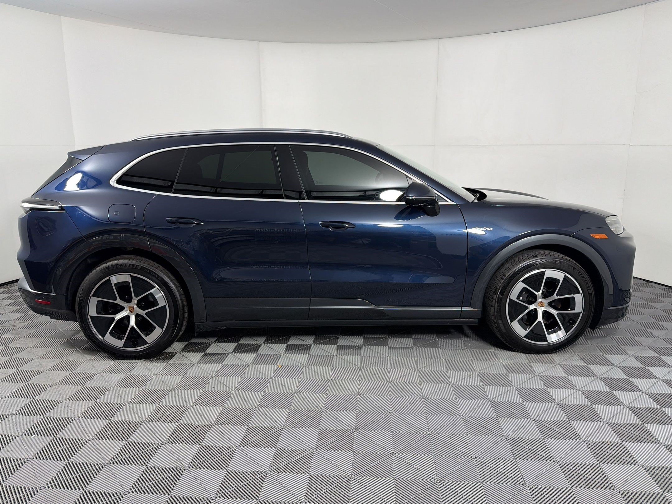 New 2026 Porsche Cayenne Electric AWD/4WD image 8