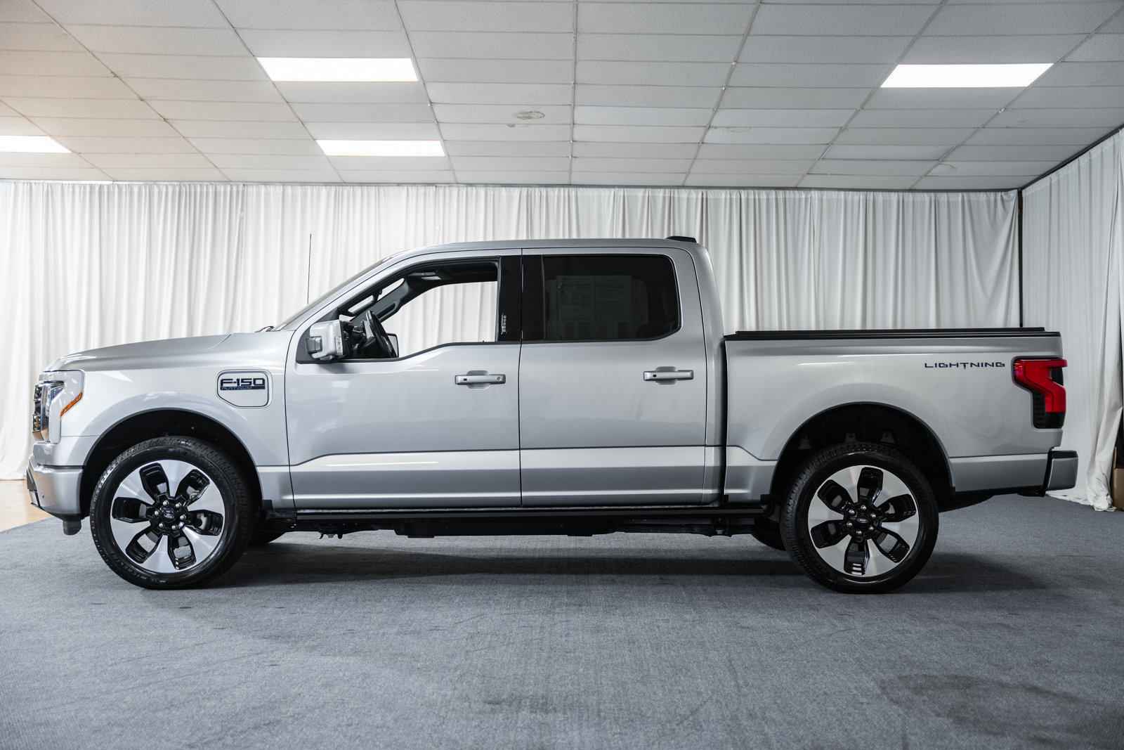 Certified 2025 Ford F150 Lightning Platinum AWD/4WD image 5