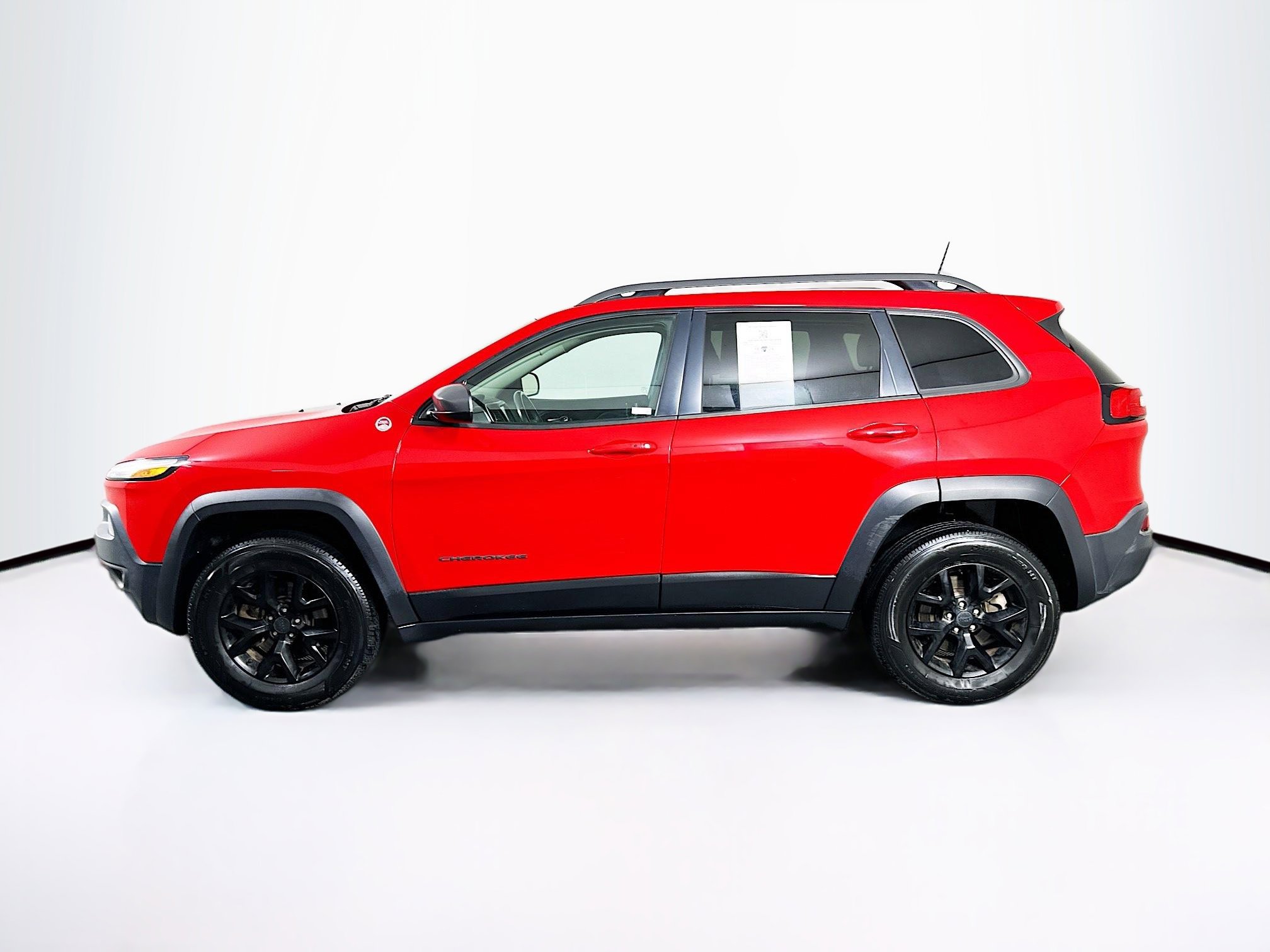 Used 2017 Jeep Cherokee Trailhawk w/ Comfort/Convenience Group AWD/4WD image 4