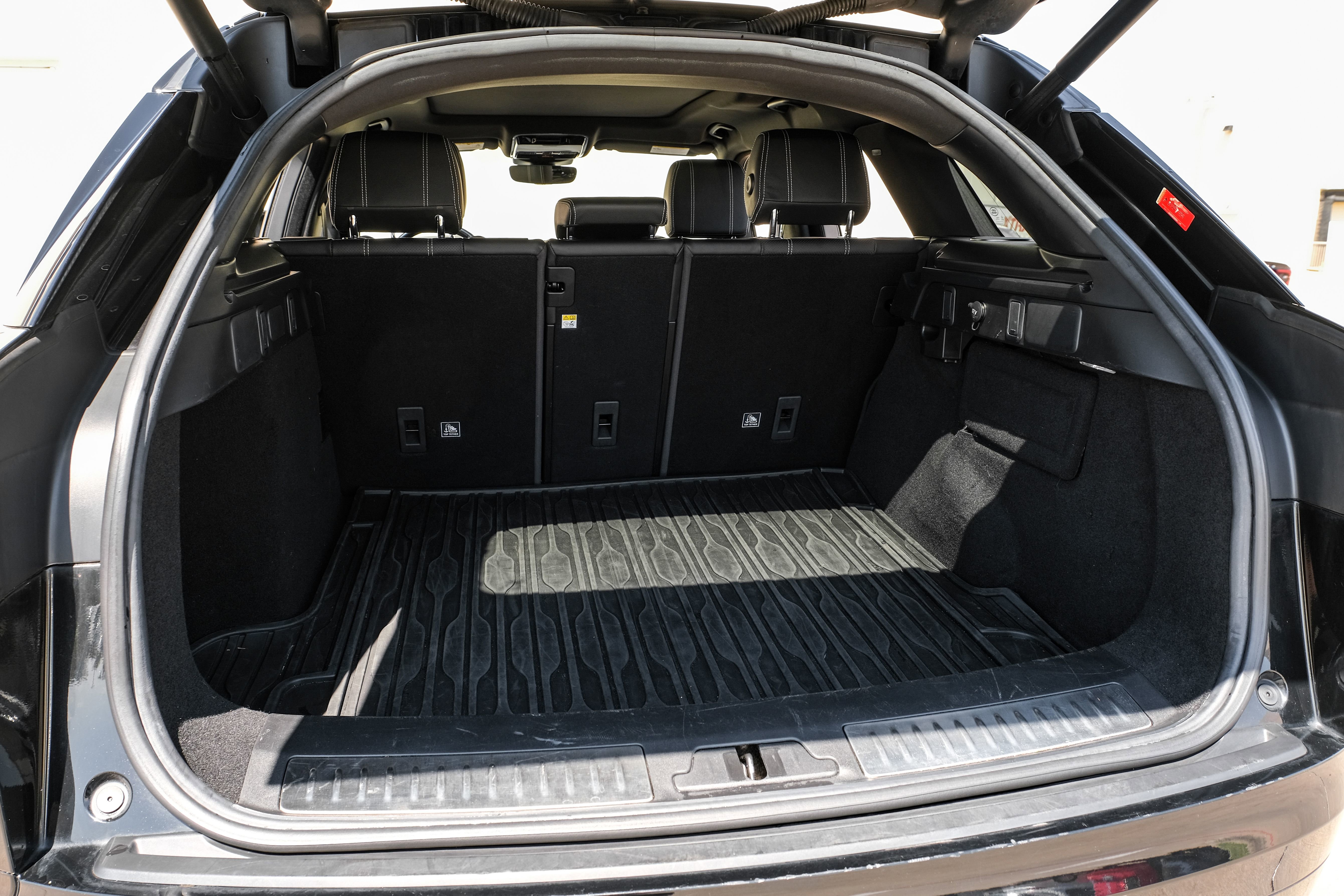 Used 2020 Land Rover Range Rover Velar R-Dynamic S AWD/4WD image 47