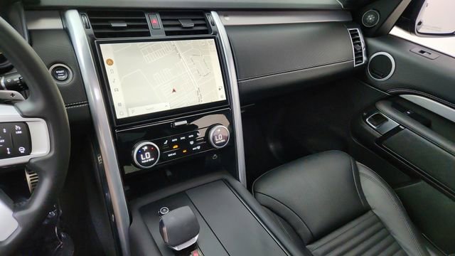 Used 2024 Land Rover Discovery Dynamic SE AWD/4WD image 45