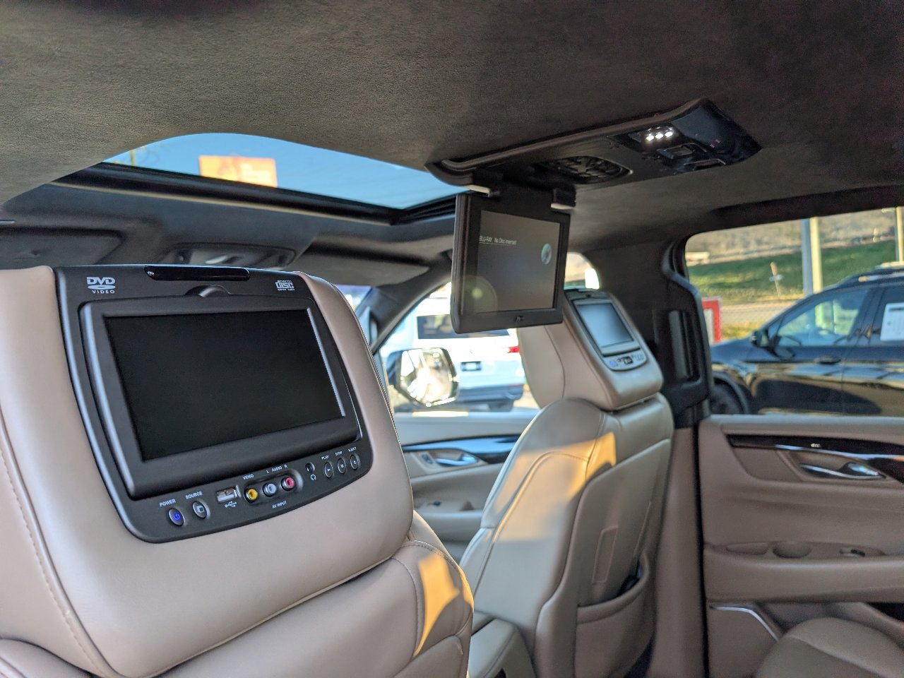 Used 2018 Cadillac Escalade Platinum image 26