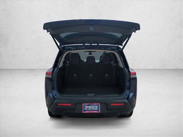 Used 2025 Nissan Pathfinder SV image 6