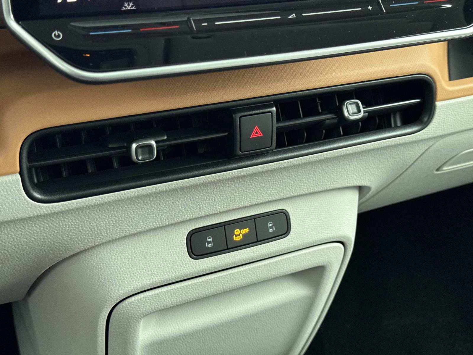 New 2025 Volkswagen ID. Buzz Pro S Plus image 22