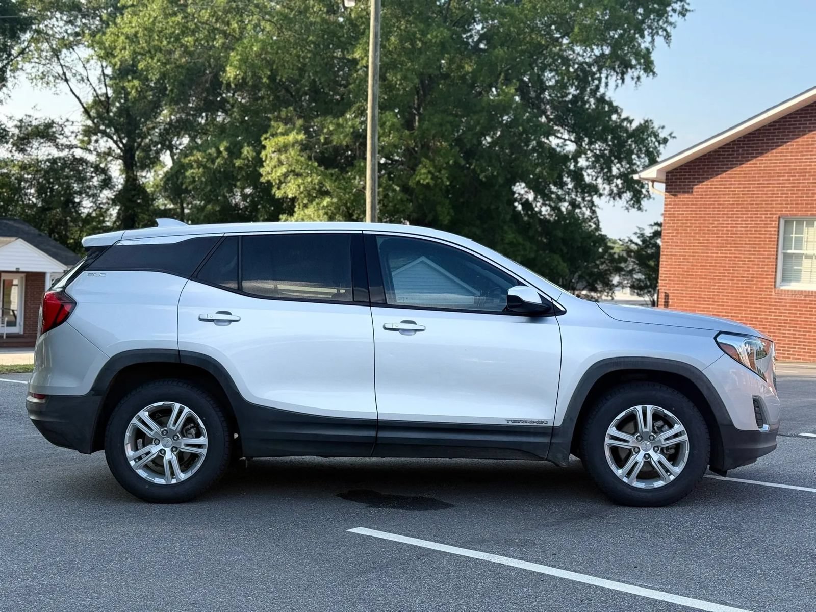 Used 2020 GMC Terrain SLE w/ LPO, Floor Liner Package FWD image 7