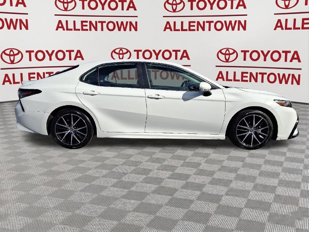 Used 2024 Toyota Camry SE FWD image 9