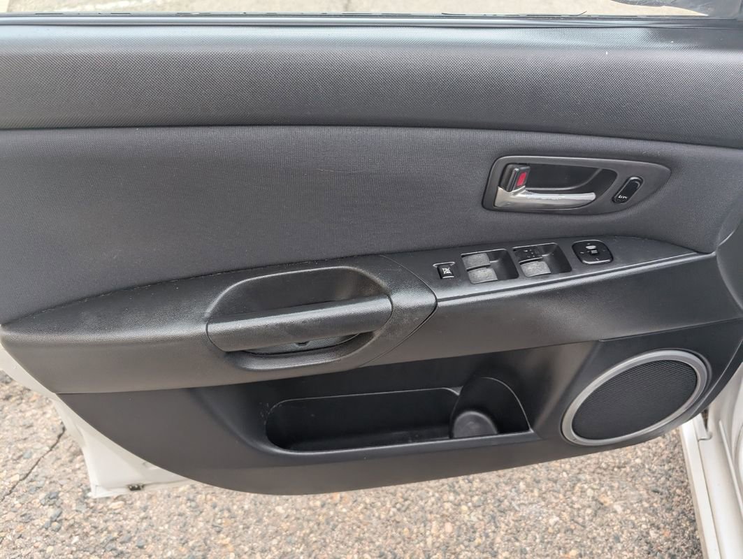 Used 2006 MAZDA MAZDA3 s image 26