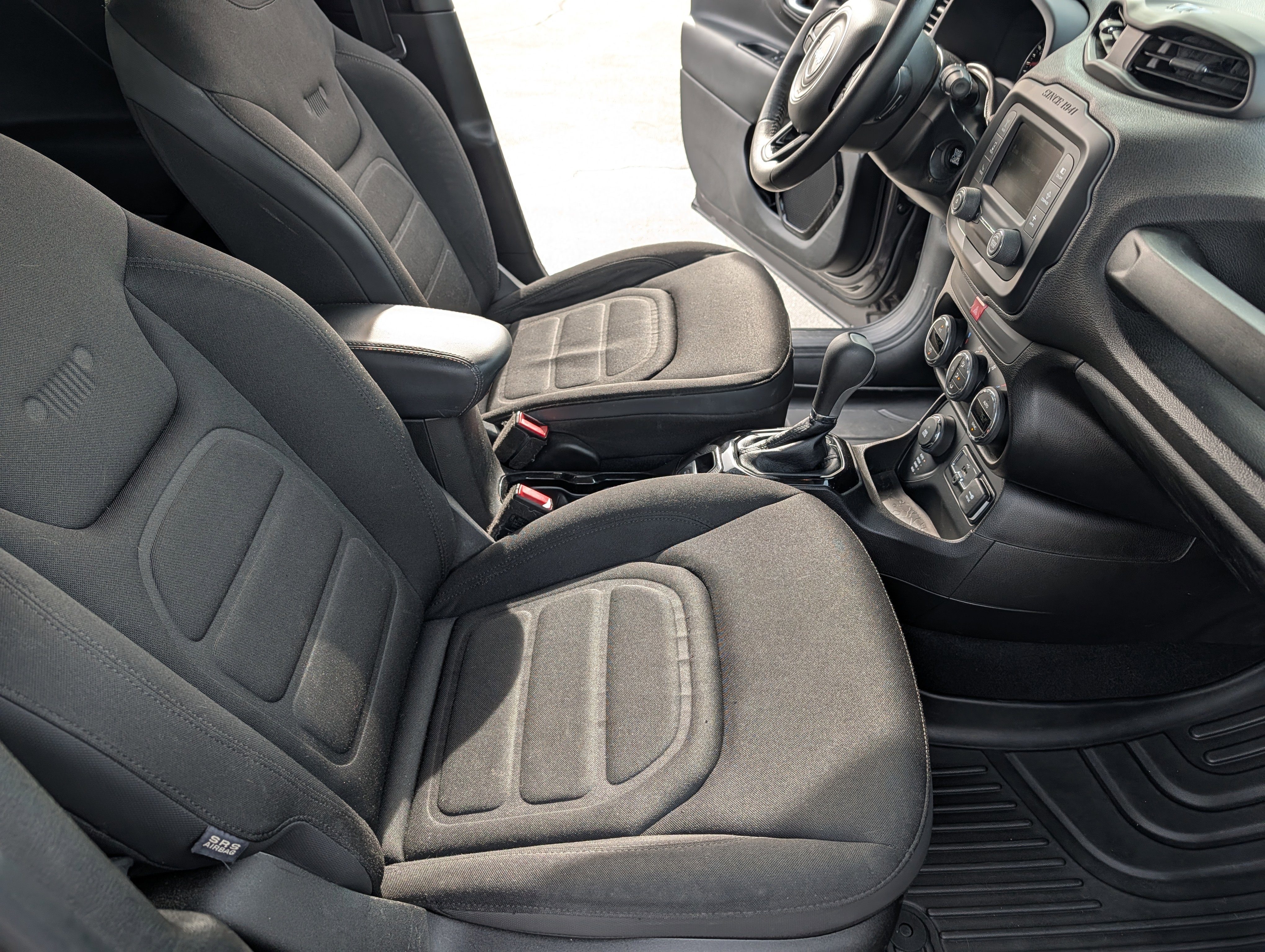 Used 2017 Jeep Renegade Altitude AWD/4WD image 22