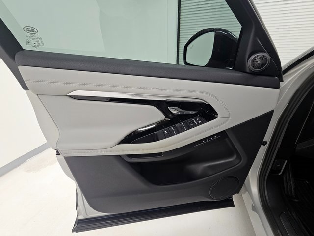 Used 2023 Land Rover Range Rover Evoque R-Dynamic SE image 24