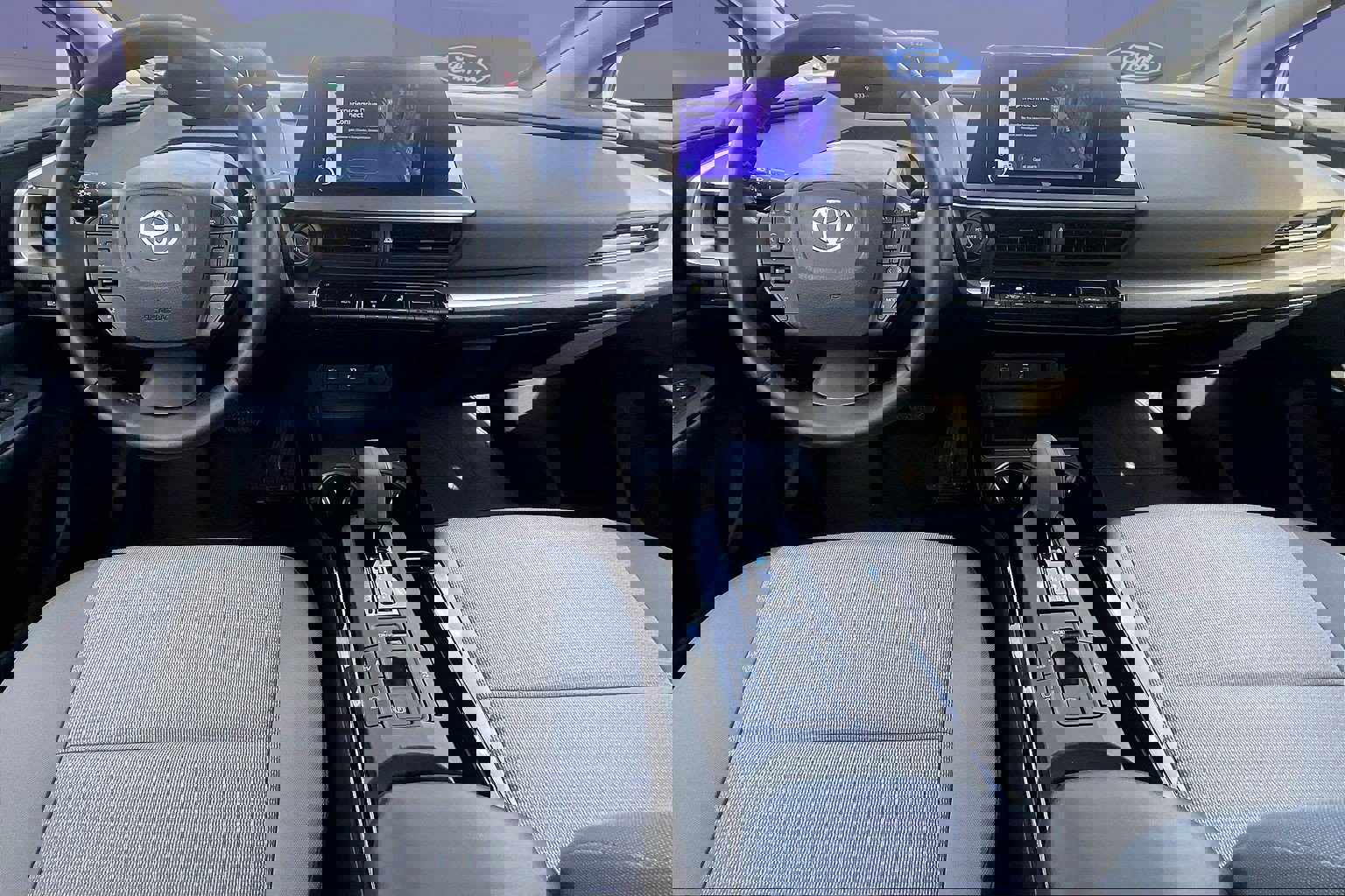 Used 2024 Toyota Prius LE AWD/4WD image 7