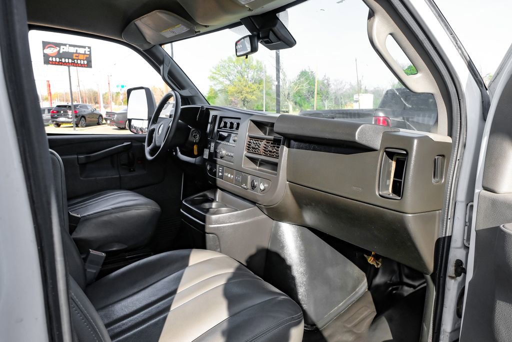 Used 2021 GMC Savana 3500 Extended w/ Power Convenience Package image 16