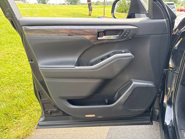 Used 2021 Toyota Highlander Platinum AWD/4WD image 25