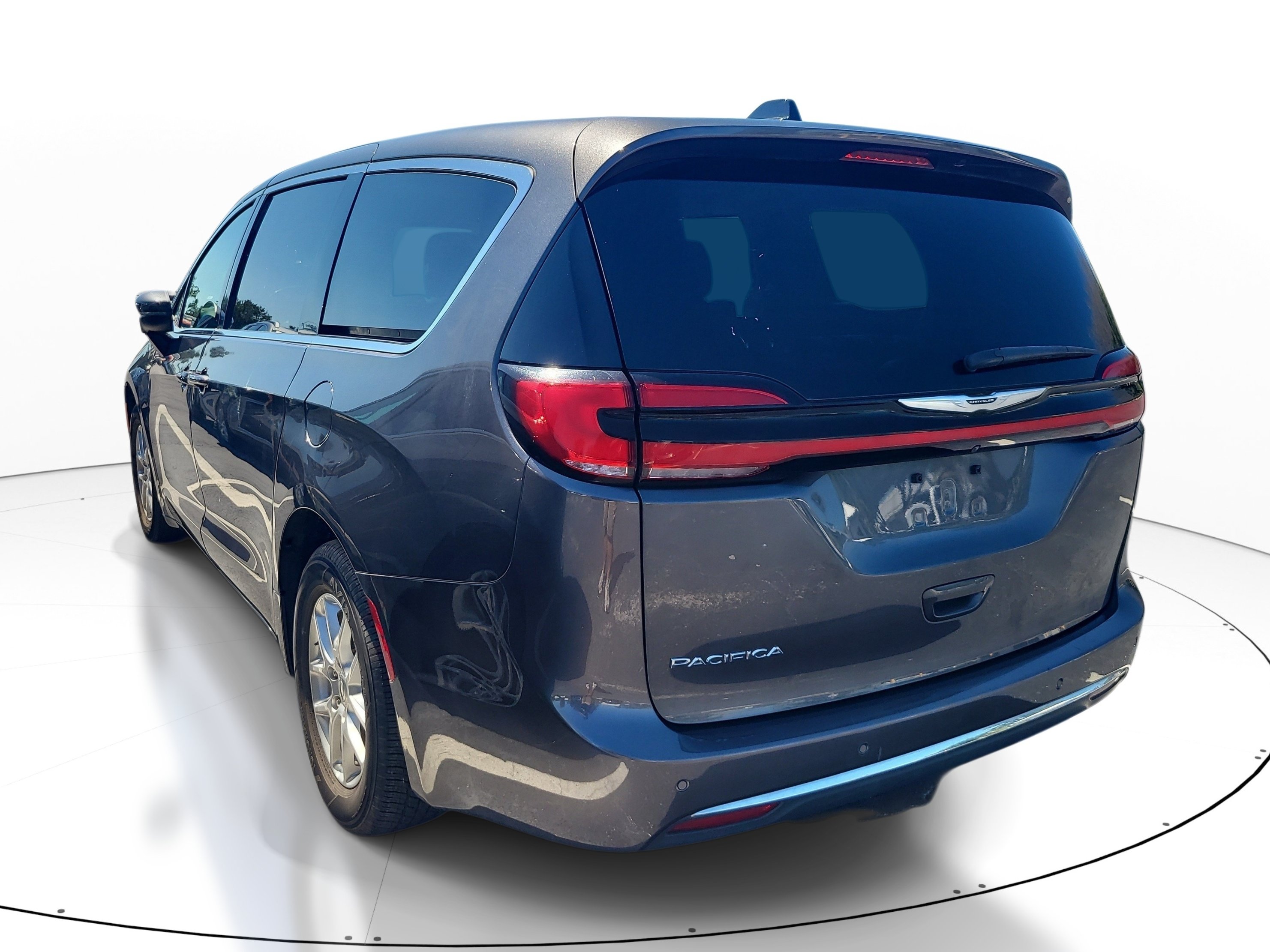 Used 2023 Chrysler Pacifica Touring-L FWD image 6