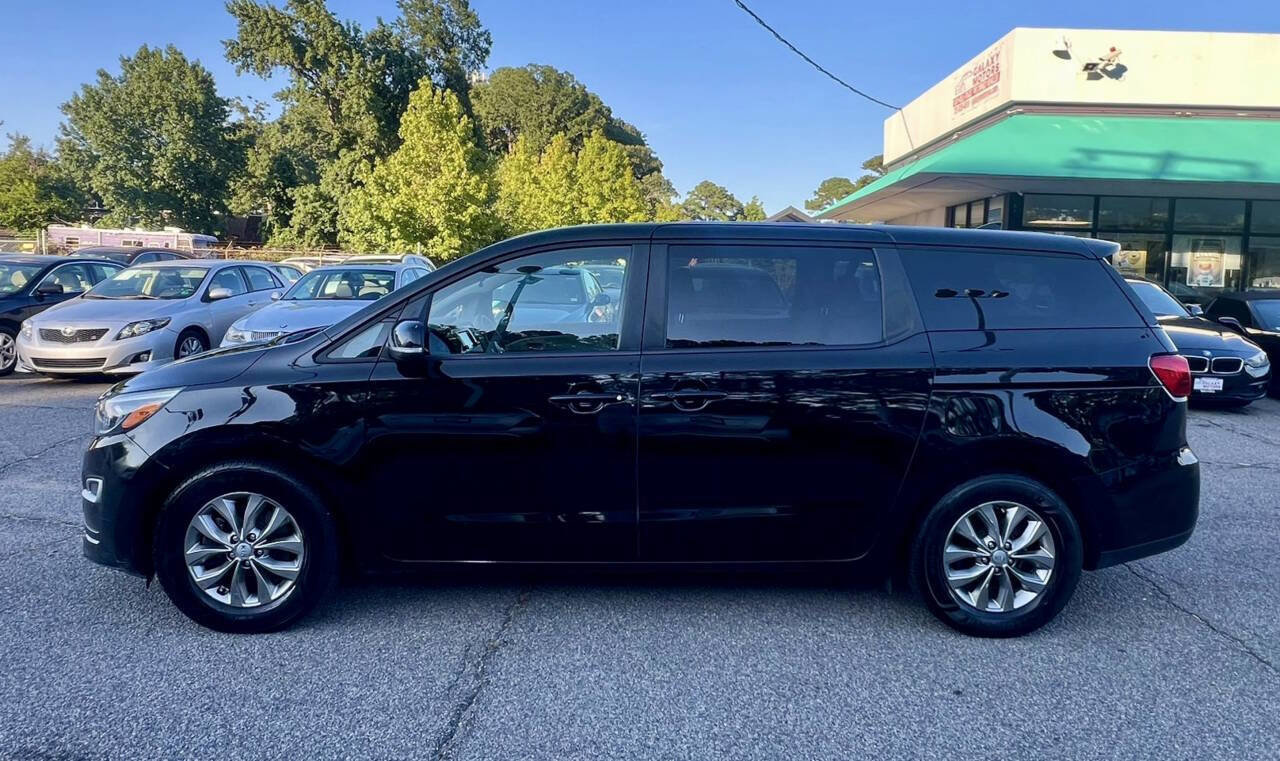 Used 2019 Kia Sedona LX image 7